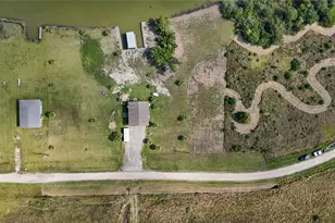 540 Bayou Ave, Anahuac, TX 77514 - Photo 4