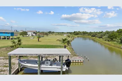 540 Bayou Avenue, Anahuac, TX 77514 - Photo 6