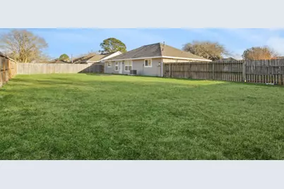 10827 W Mulberry Drive, La Porte, TX 77571 - Photo 22