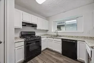 16715 Benchmark Dr, Houston, TX 77053 - Photo 2