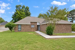 405 Post Oak Dr, Baytown, TX 77520 - Photo 1