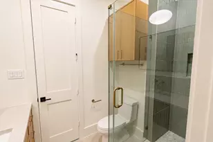 611 E 25th St, Houston, TX 77008 - Photo 16