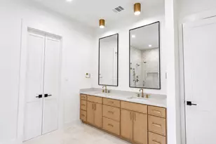611 E 25th St, Houston, TX 77008 - Photo 12
