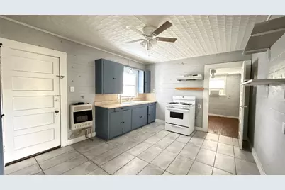 102 S S Beauregard Street #2, Alvin, TX 77511 - Photo 2