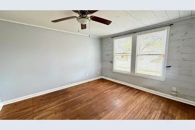 102 S S Beauregard Street #2, Alvin, TX 77511 - Photo 4