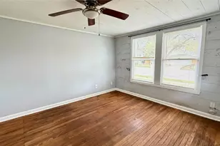 102 S S Beauregard St, Alvin, TX 77511 - Photo 4