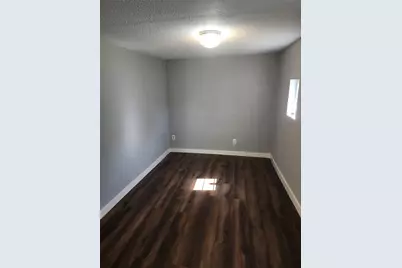 211 Avenue B #1/2, La Marque, TX 77568 - Photo 6