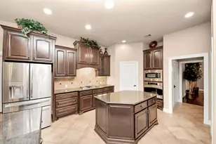 1715 Gladden Way, Sugar Land, TX 77479 - Photo 8