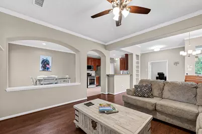 158 N Valley Oaks Circle, The Woodlands, TX 77382 - Photo 4
