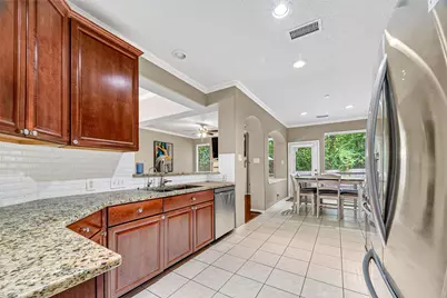 158 N Valley Oaks Circle, The Woodlands, TX 77382 - Photo 14