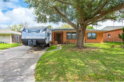 2428 9th Street N, Texas City, TX 77590 - Photo 2