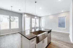 8423 Berry Brush Ln, Houston, TX 77022 - Photo 10