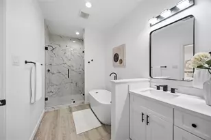5214 Rue St, Houston, TX 77033 - Photo 1