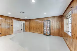 305 Yaupon St, Sweeny, TX 77480 - Photo 12