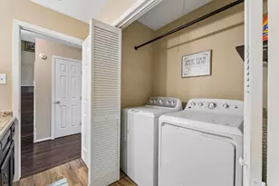 1831 Sherwood Forest St, Houston, TX 77043 - Photo 6