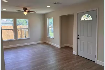 6059 Doulton Drive, Houston, TX 77033 - Photo 4