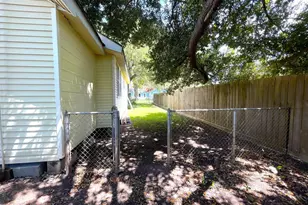 107 Sinclair St, Boling, TX 77420 - Photo 28