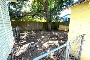 107 Sinclair St, Boling, TX 77420 - Photo 28