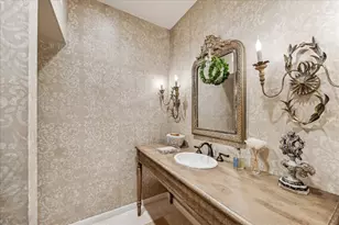 319 Longwoods Ln, Houston, TX 77024 - Photo 20