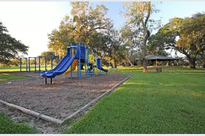 352 Horse Shoe Trail, Angleton, TX 77515 - Photo 8
