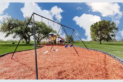 352 Horse Shoe Trail, Angleton, TX 77515 - Photo 4