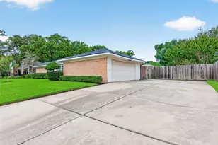 3031 Broadmoor Dr, Sugar Land, TX 77478 - Photo 34