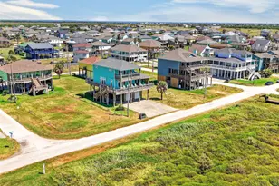 1335 Emerald Dr, Crystal Beach, TX 77650 - Photo 2