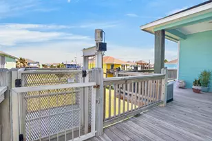 1335 Emerald Dr, Crystal Beach, TX 77650 - Photo 32