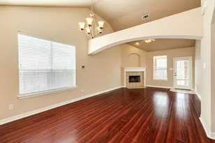 1025 Luke Dr, Alvin, TX 77511 - Photo 4