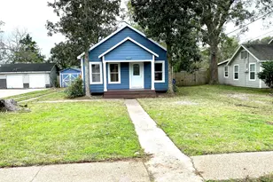 513 E Bernard St, West Columbia, TX 77486 - Photo 1