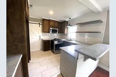 513 E Bernard Street, West Columbia, TX 77486 - Photo 2