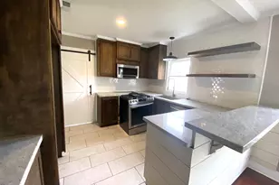 513 E Bernard St, West Columbia, TX 77486 - Photo 2