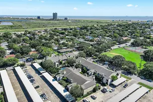 7065 N Holiday Dr, Galveston, TX 77550 - Photo 24