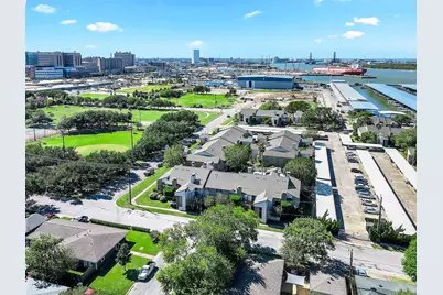 7065 N Holiday Drive, Galveston, TX 77550 - Photo 28