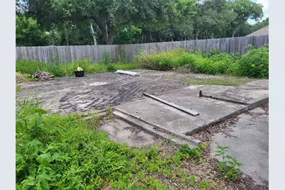 9316 Neville Avenue, Hitchcock, TX 77563 - Photo 2