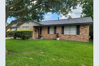 129 Mulberry Street, Lake Jackson, TX 77566 - Photo 1