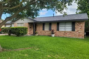 129 Mulberry St, Lake Jackson, TX 77566 - Photo 1