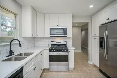 10834 Parkland Woods Drive, Sugar Land, TX 77498 - Photo 8