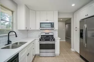 10834 Parkland Woods Dr, Sugar Land, TX 77498 - Photo 8