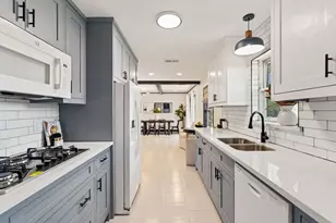 1807 Tattenhall Dr, Houston, TX 77008 - Photo 12