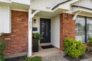 1807 Tattenhall Dr, Houston, TX 77008 - Photo 2