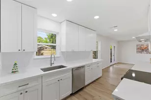 9326 Meadowbriar Ln, Houston, TX 77063 - Photo 18