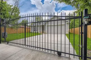 4834 Van Fleet St, Houston, TX 77033 - Photo 2