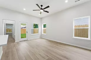 4354 Clover St, Houston, TX 77051 - Photo 8
