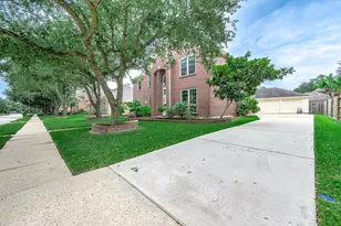 2923 Elsbury Ln, Pearland, TX 77584 - Photo 2