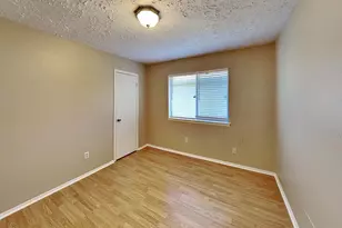 410 Buoy Rd, Houston, TX 77598 - Photo 8