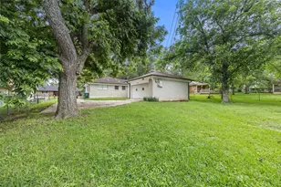 2411 Airline Dr, Brenham, TX 77833 - Photo 22