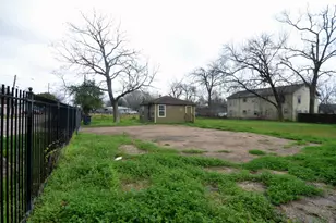 7326 Eagle Pass St, Houston, TX 77020 - Photo 2