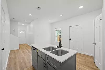 2195 W Lang #B, Alvin, TX 77511 - Photo 10