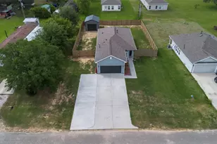1302 Trinity St, Anahuac, TX 77514 - Photo 30